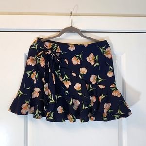 Skirt with raw cut ruffle and tie